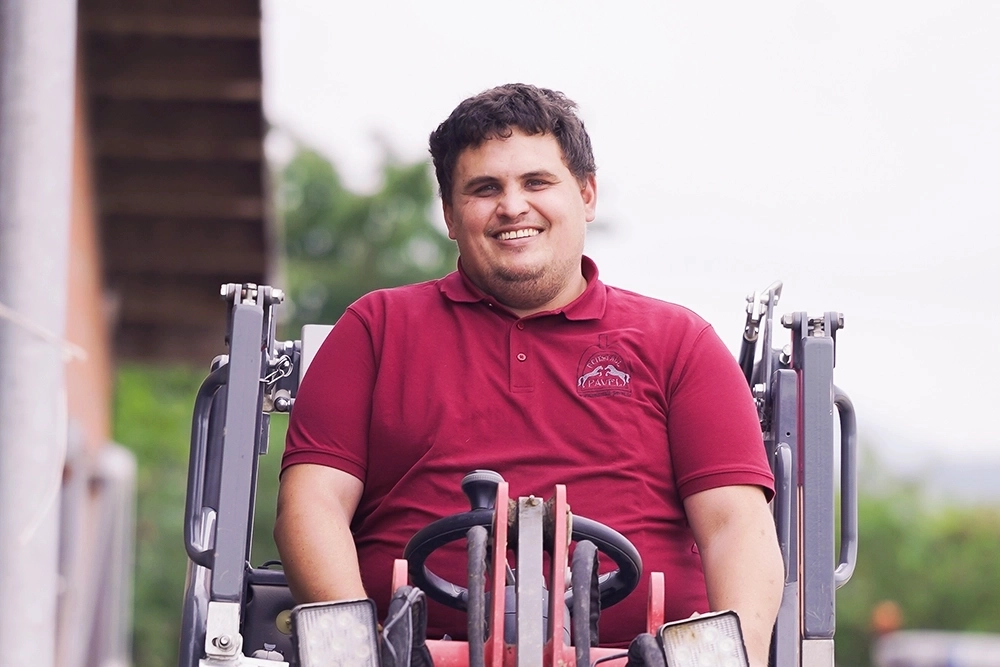 René fährt Lademaschine